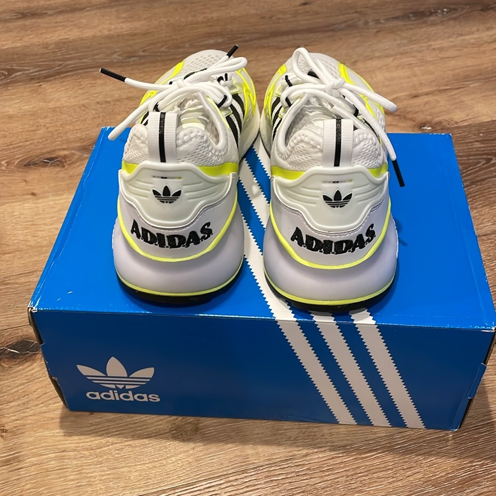 Adidas boost shoes - Picture 4 of 8